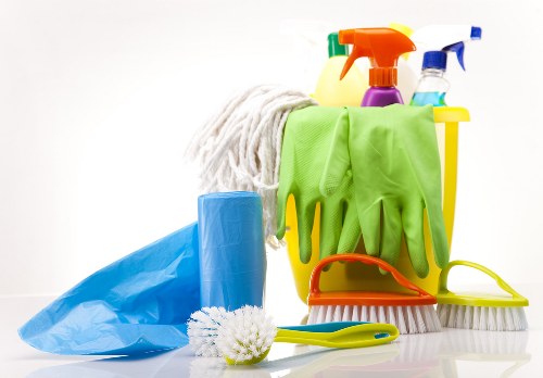 Living room cleaning checklist for move-out